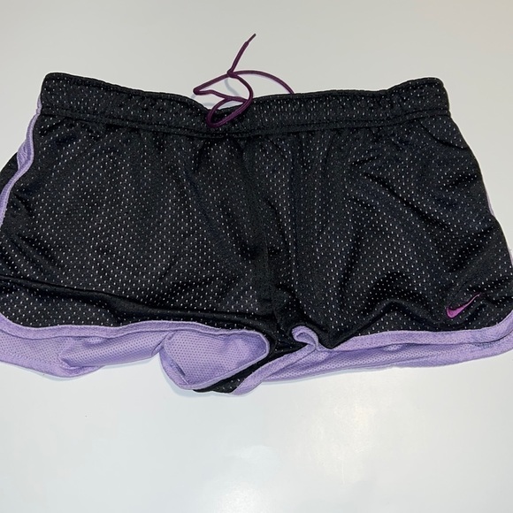 Black & lavender mesh shorts Nike 3inch inseam medium - Picture 1 of 7